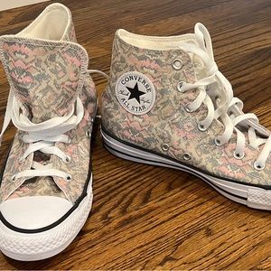 Women’s high top Chucks!